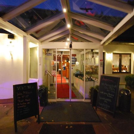 Hotel-Restaurant Roter Hahn 루셀스하임 외부 사진