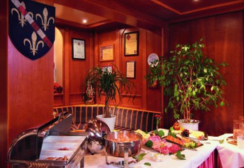 Hotel-Restaurant Roter Hahn 루셀스하임 외부 사진
